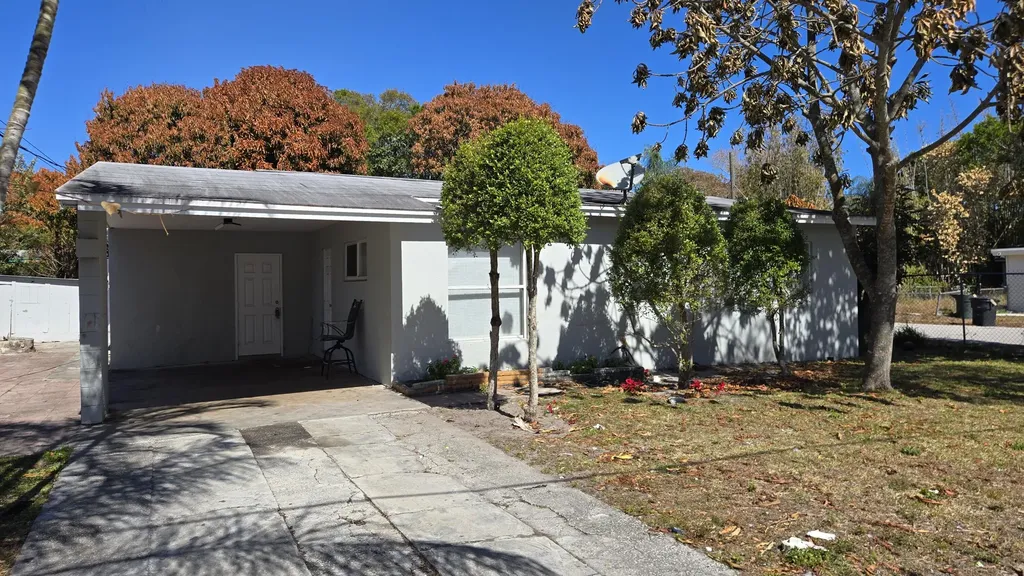 2102 Delaware Avenue Fort Pierce FL 34950