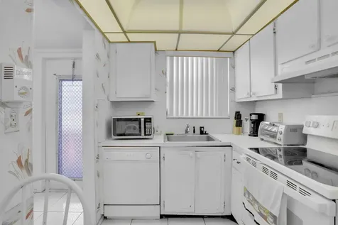 2751 E Sunrise Lakes Drive Sunrise FL 33322