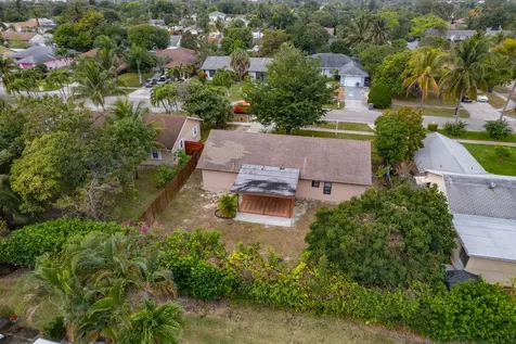 7370 Sunny Hills Terrace Lake Worth FL 33462