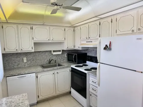 277 Seville L Delray Beach FL 33446