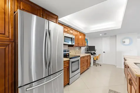 825 Egret Circle Delray Beach FL 33444
