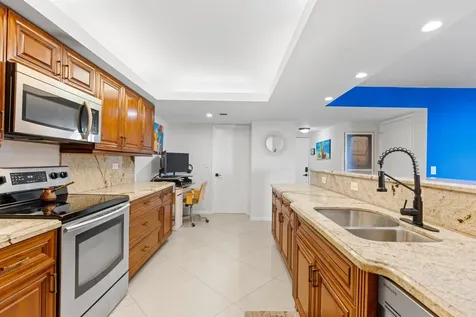 825 Egret Circle Delray Beach FL 33444