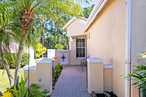 607 Sw Treasure Cove Port Saint Lucie FL 34986