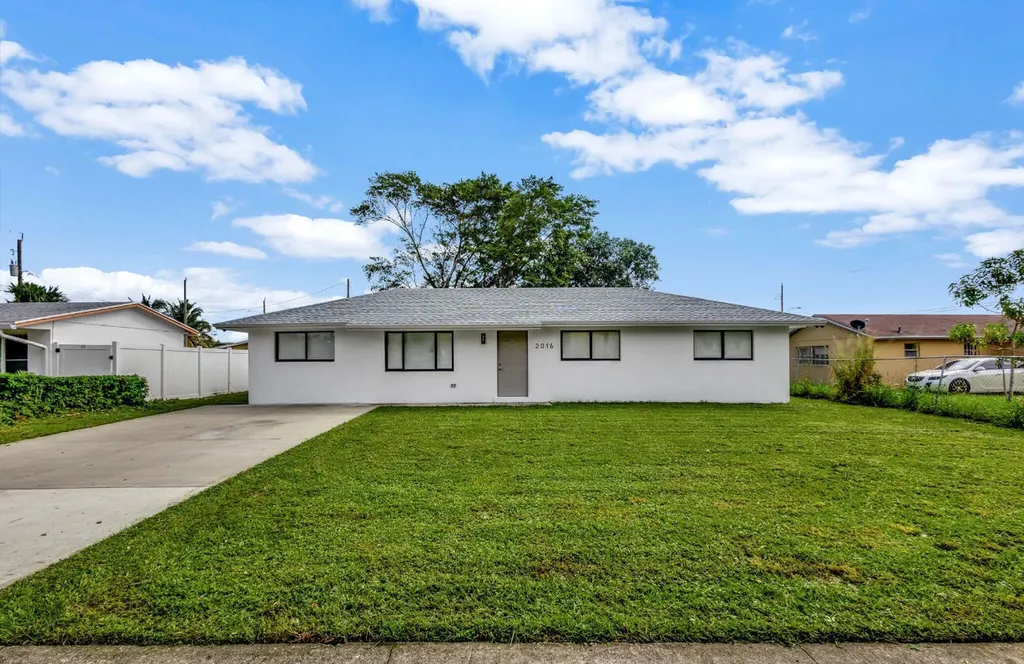 2016 Avenue Riviera Beach FL 33404