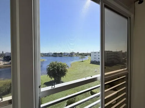 4108 Oakridge V Deerfield Beach FL 33442