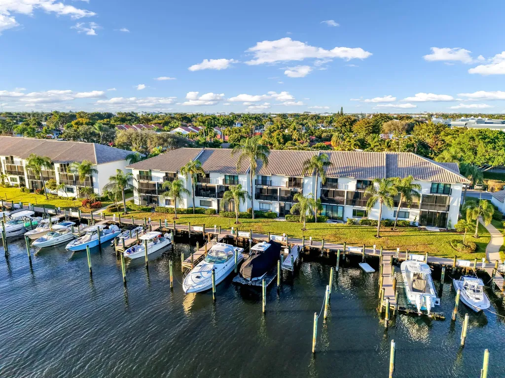 240 Captains Walk Delray Beach FL 33483