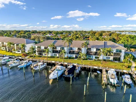 240 Captains Walk Delray Beach FL 33483