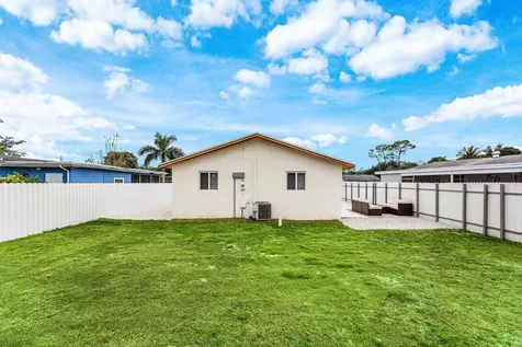5923 Mango Road West Palm Beach FL 33413