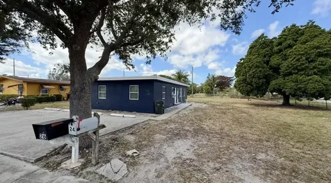 26 SW 10th Avenue Delray Beach FL 33444