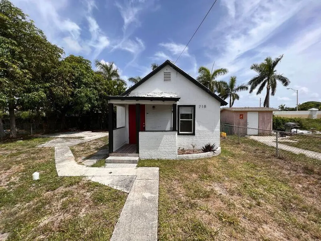 718 W 7th Street Riviera Beach FL 33404