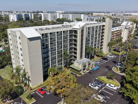 2112 S Cypress Bend Drive Pompano Beach FL 33069