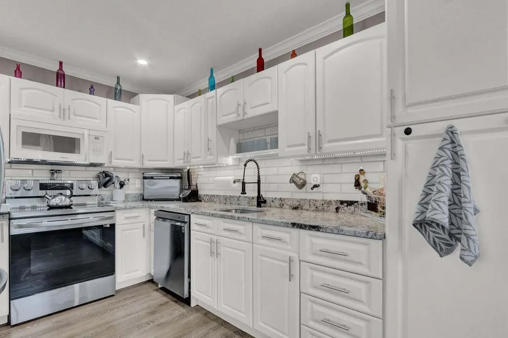 279 Flanders F Delray Beach FL 33484