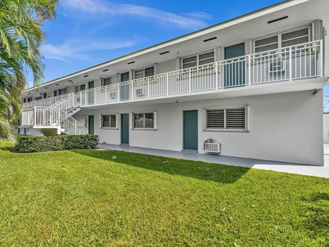 2542 S Federal Highway Boynton Beach FL 33435