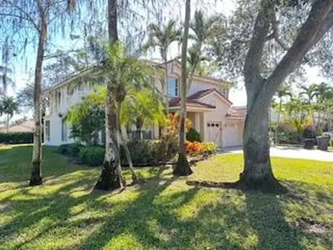 550 Cypress Crossing Wellington FL 33414