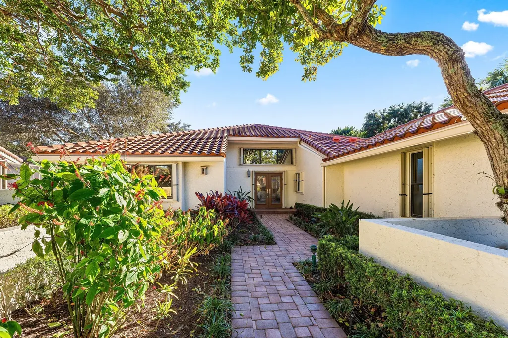 39 Hampshire Lane Boynton Beach FL 33436