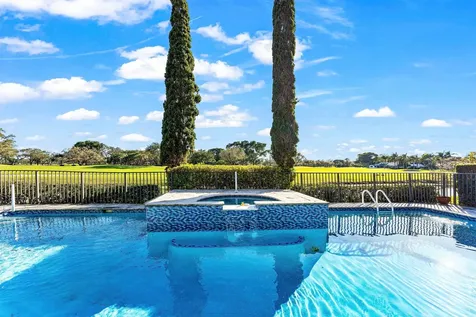 39 Hampshire Lane Boynton Beach FL 33436