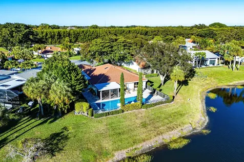 39 Hampshire Lane Boynton Beach FL 33436