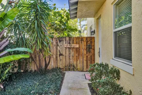 848 Se 4th Court Deerfield Beach FL 33441