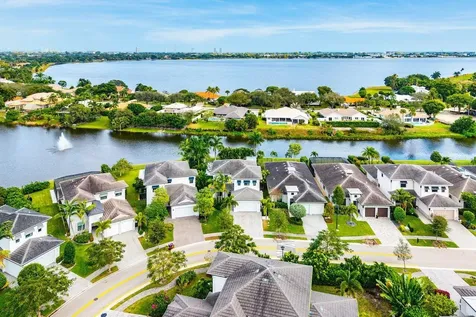 3019 Gin Berry Way West Palm Beach FL 33401