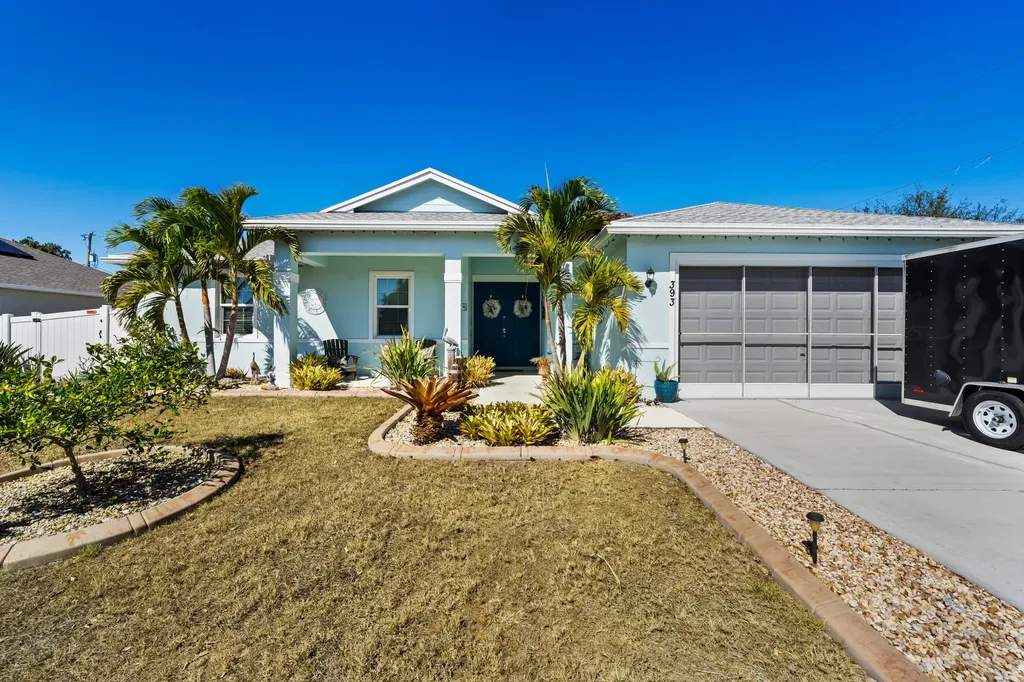 393 Sw Alcan Drive Port Saint Lucie FL 34953