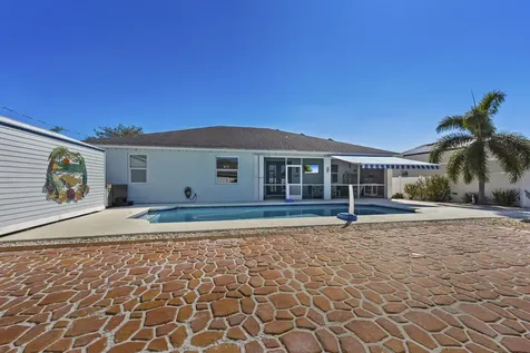 393 Sw Alcan Drive Port Saint Lucie FL 34953
