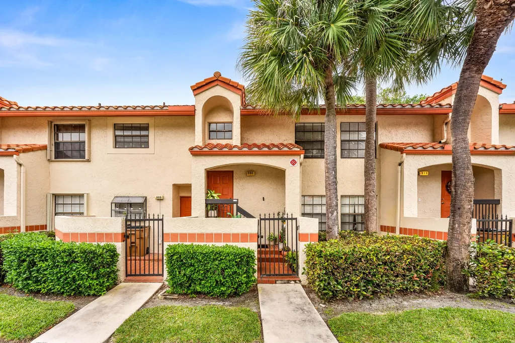 906 Congressional Way Deerfield Beach FL 33442