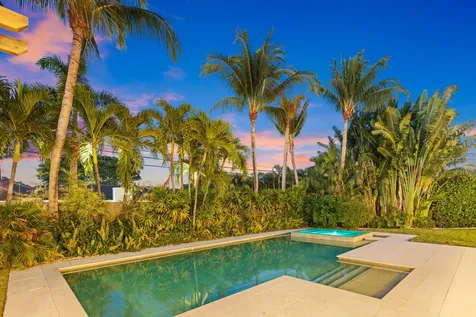 701 Nw 7th Street Delray Beach FL 33444
