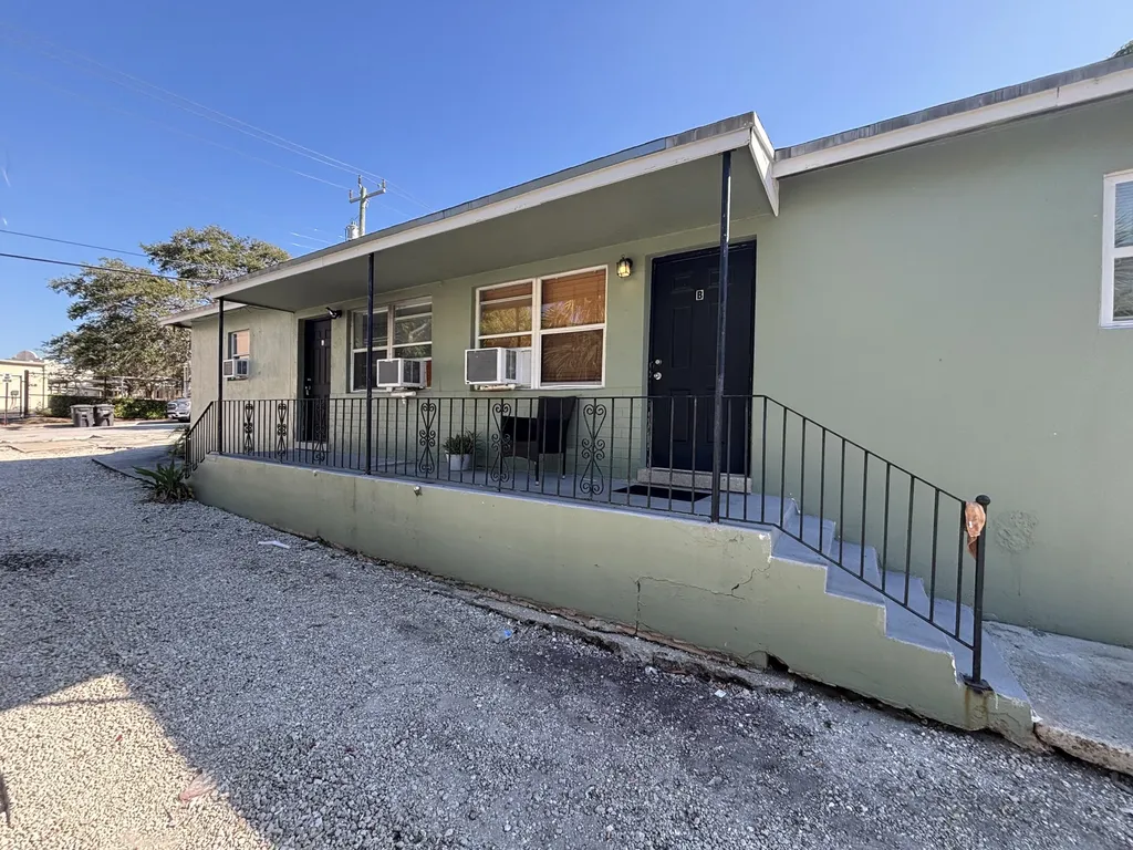 812 10th Street West Palm Beach FL 33401