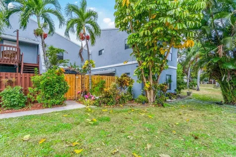 16 Crossings Circle Boynton Beach FL 33435