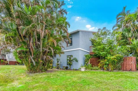16 Crossings Circle Boynton Beach FL 33435