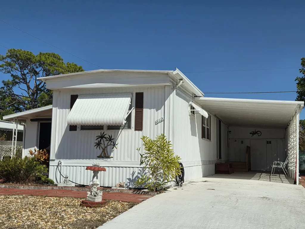 8121 Se Skylark Avenue Hobe Sound FL 33455