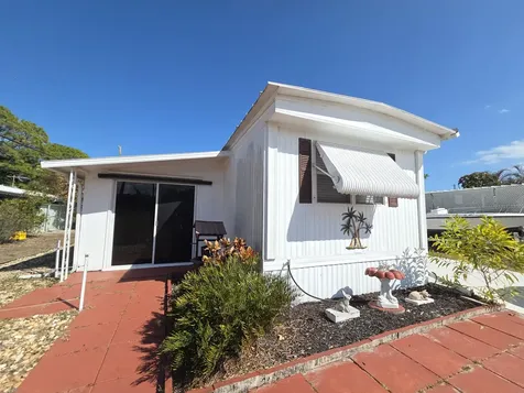 8121 Se Skylark Avenue Hobe Sound FL 33455