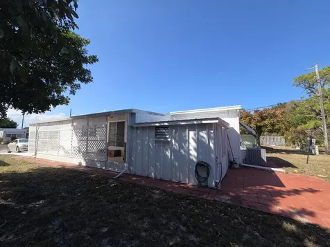 8121 Se Skylark Avenue Hobe Sound FL 33455