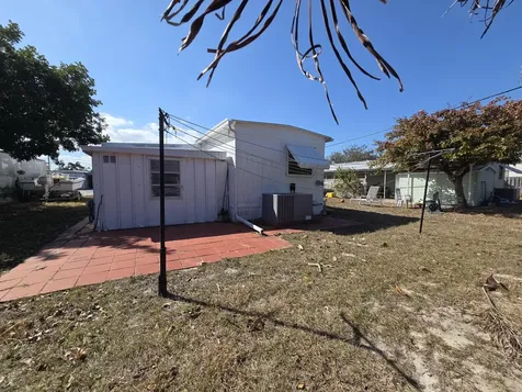 8121 Se Skylark Avenue Hobe Sound FL 33455