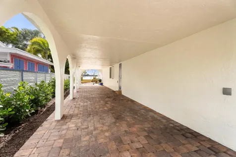 114 S Lake Drive Lantana FL 33462