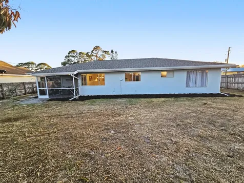 433 Se Seahouse Drive Port Saint Lucie FL 34983