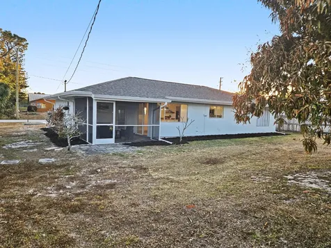 433 Se Seahouse Drive Port Saint Lucie FL 34983