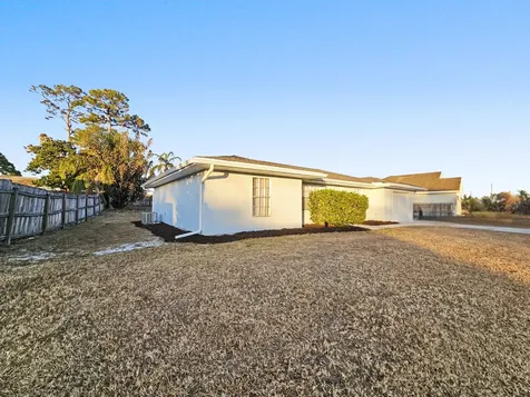 433 Se Seahouse Drive Port Saint Lucie FL 34983