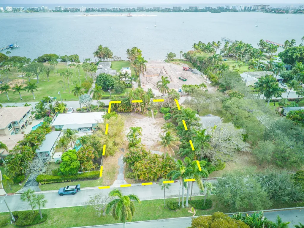 1118 S Palmway Lake Worth Beach FL 33460