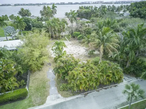 1118 S Palmway Lake Worth Beach FL 33460