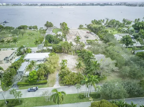 1118 S Palmway Lake Worth Beach FL 33460
