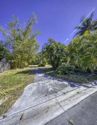 1118 S Palmway Lake Worth Beach FL 33460