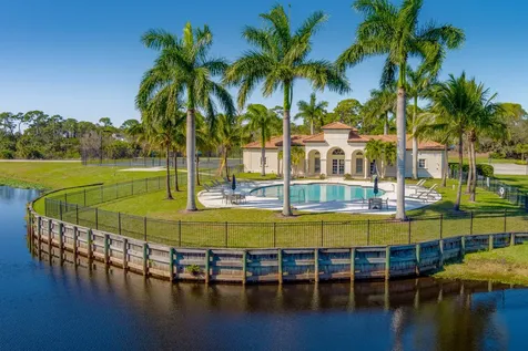 150 SE Fiore Bello Port Saint Lucie FL 34952