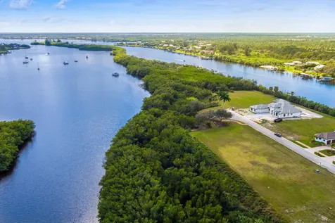150 SE Fiore Bello Port Saint Lucie FL 34952
