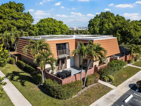 2889 Sw 11th Place Deerfield Beach FL 33442