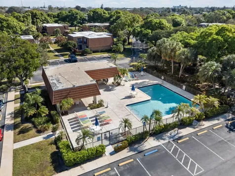 2889 Sw 11th Place Deerfield Beach FL 33442