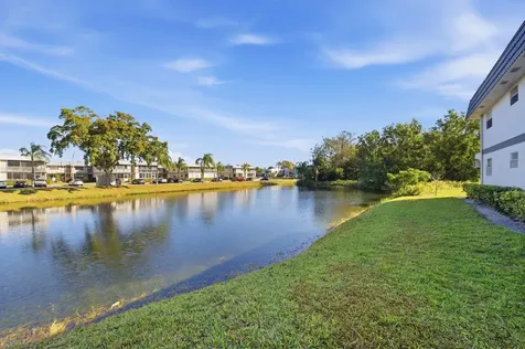 669 Saxony Delray Beach FL 33446