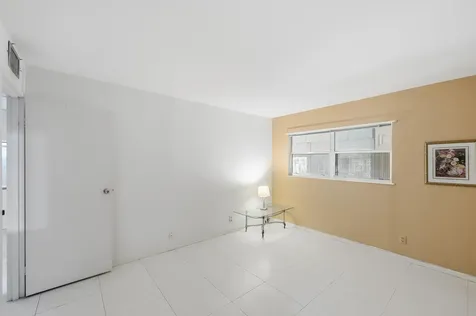 669 Saxony Delray Beach FL 33446