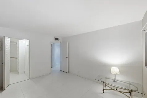 669 Saxony Delray Beach FL 33446