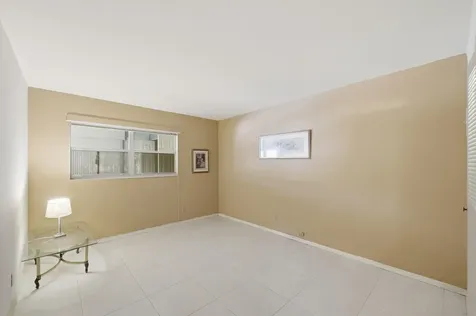 669 Saxony Delray Beach FL 33446